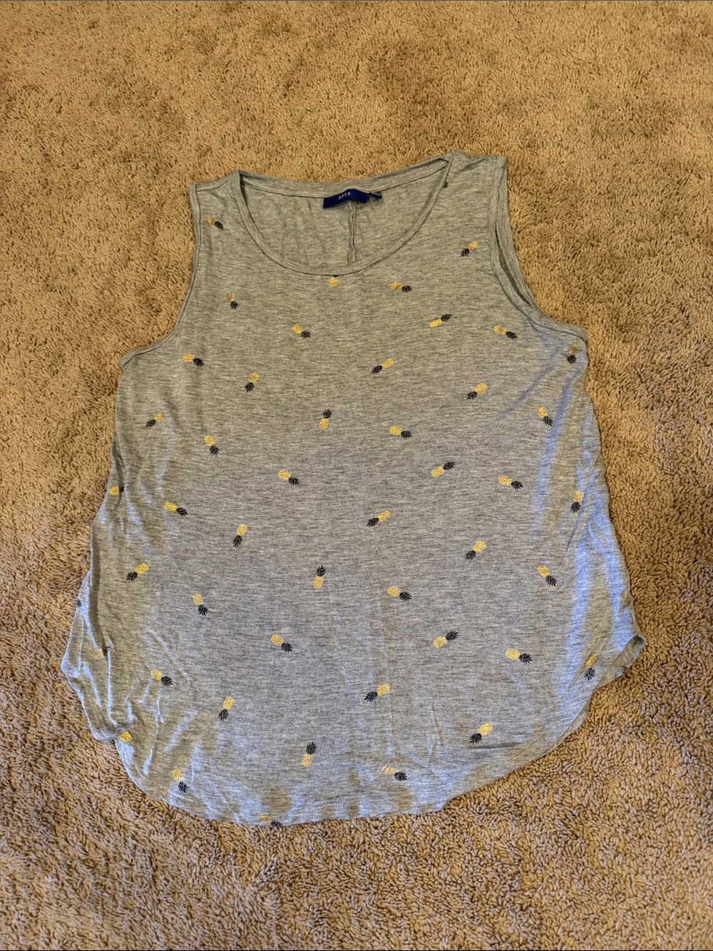 Woman’s Medium Pineapple Tank Top